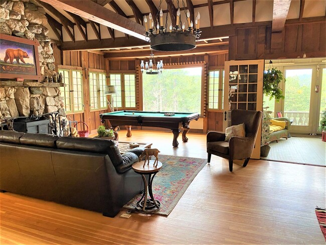 Foto del edificio - 33943 Upper Bear Creek Rd
