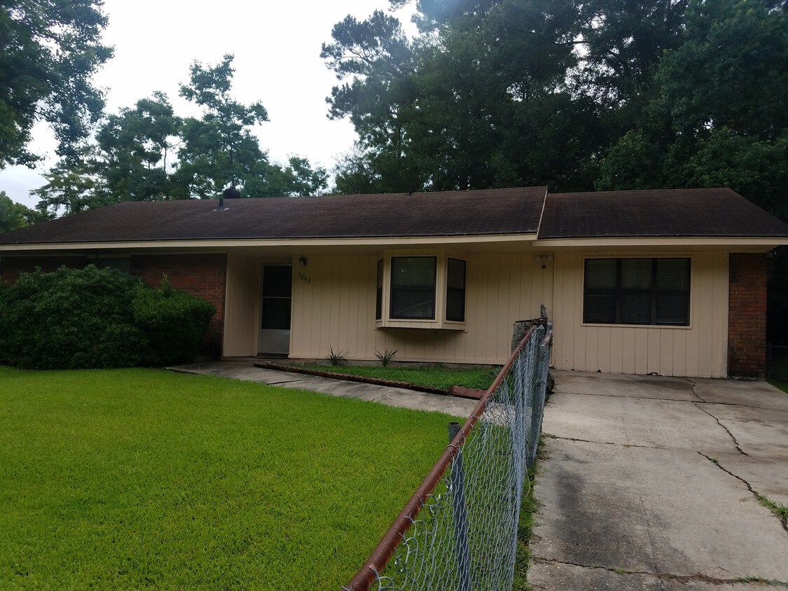 1043 Westwood Dr, Leesville, LA 71446 House for Rent in Leesville, LA