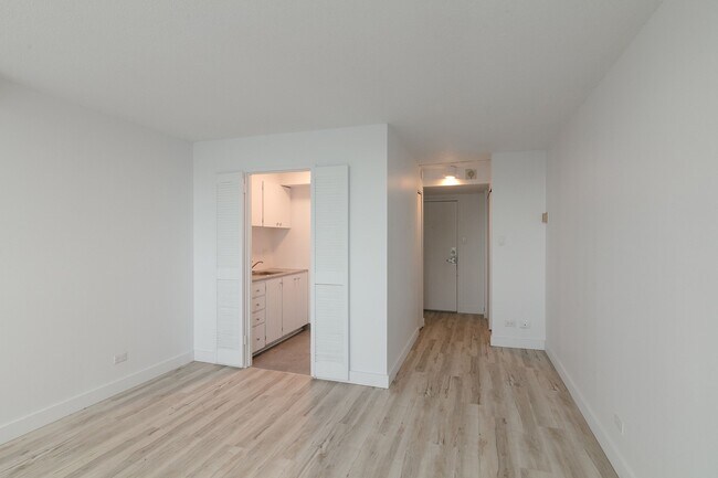 Building Photo - 1975 Maisonneuve Blvd W