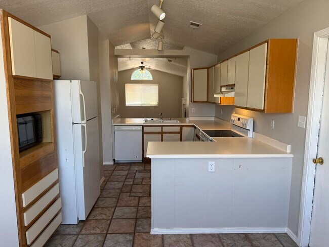 Building Photo - 7328 Pechora Dr NE