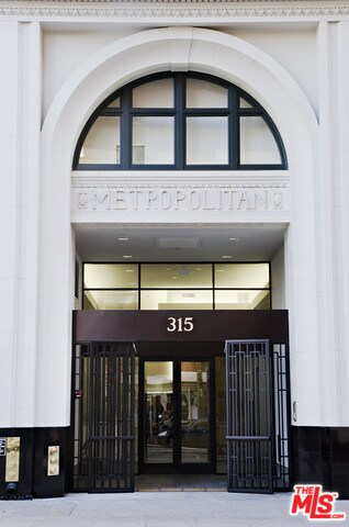 Building Photo - 315 W 5th St