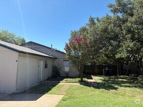 Building Photo - 704 Osage Dr