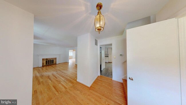 Photo - 7028 Wick Ln House