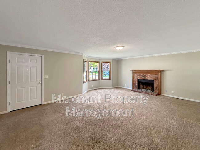 Building Photo - 118 Creek Dr