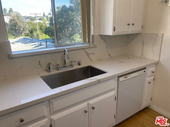 Building Photo - 2423 4th St