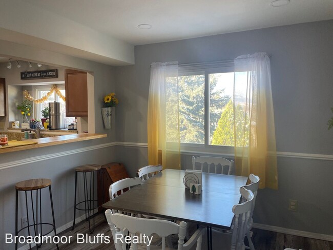 Building Photo - 4 br, 3 bath House - 7930 Summit Ridge Place
