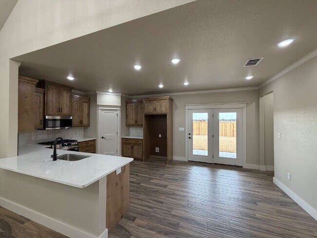 Foto del edificio - MOVE IN SPECIAL!! - Brand New Spacious 4-bedroom, 2-bathroom Wolfforth Haven