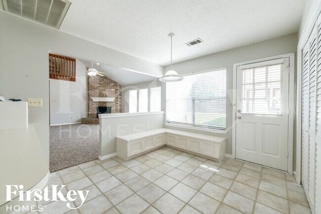 Foto del edificio - 14111 Blazey Dr