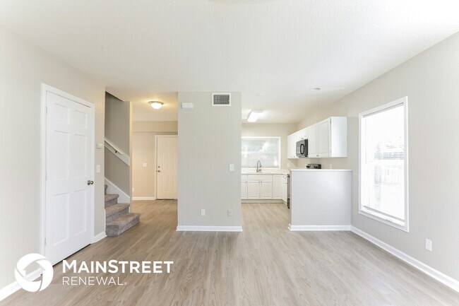 Building Photo - 2900 Freemont Terrace S