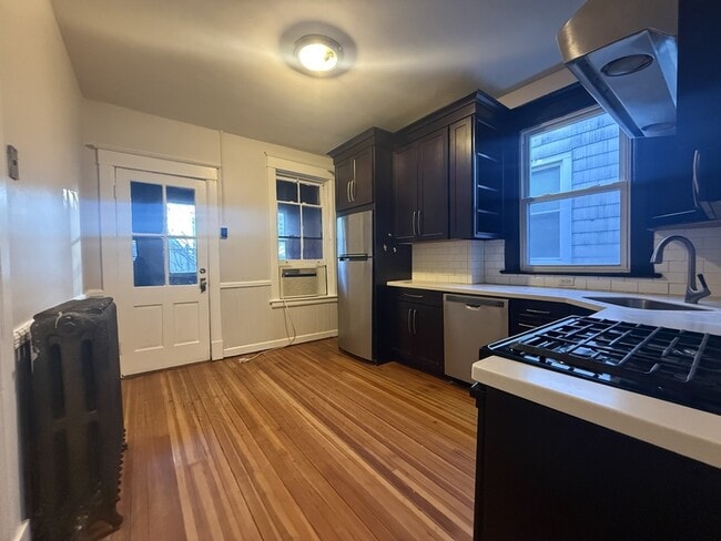 Building Photo - 18 Dana Ave