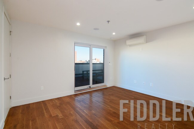 Foto del edificio - 876 Dekalb Ave