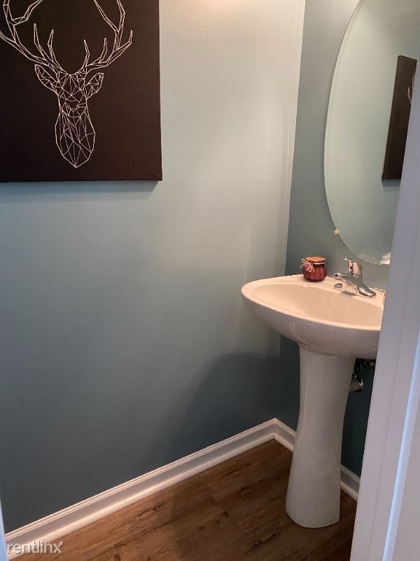 Building Photo - 3 br, 4 bath Townhome - 214 Monticello Sq