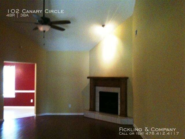 Building Photo - 102 Canary Cir