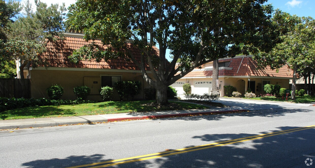 Building Photo - Palmdale Apartments