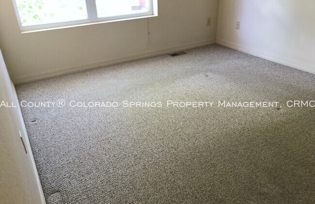 Building Photo - 304 E Midland Ave