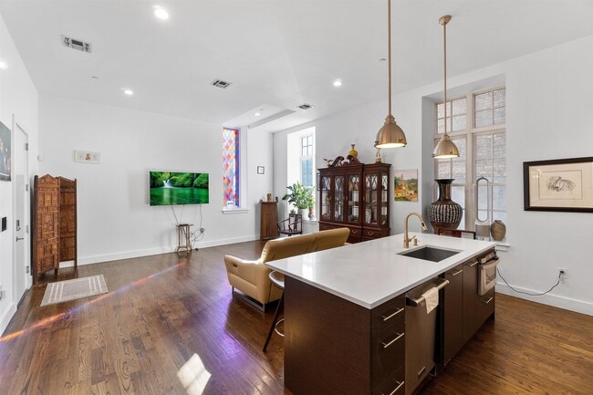 Building Photo - 304 Pavonia Ave