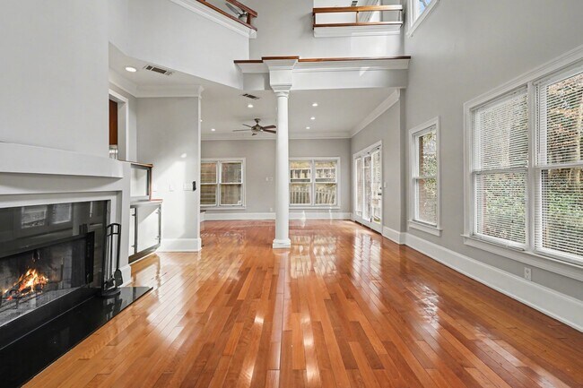 Foto del edificio - 4 Bedroom, 4 Bath in the heart of Emory, CDC corridor