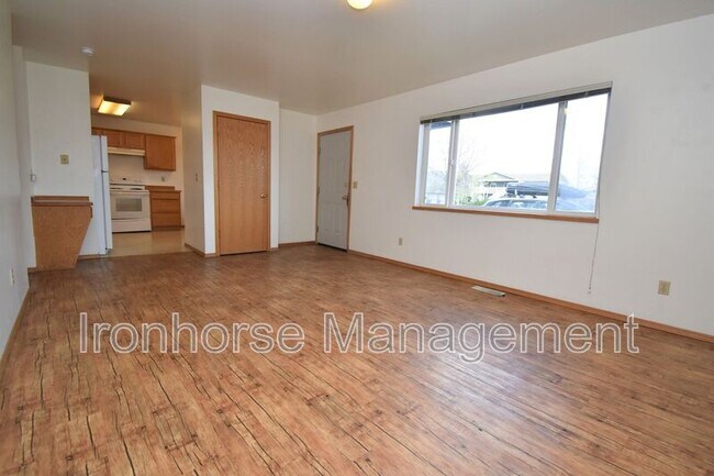 Foto del edificio - 9 Michael Grove Ave