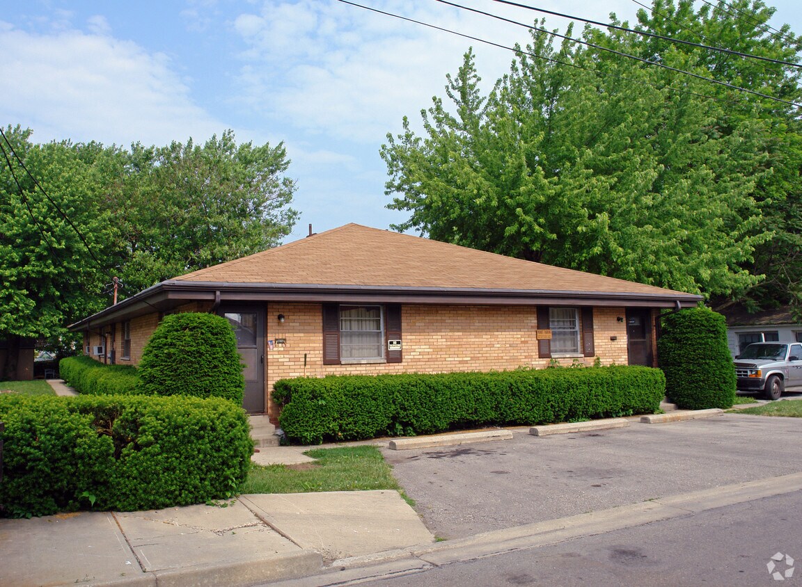 Foto del edificio - 406 Cedar Dr