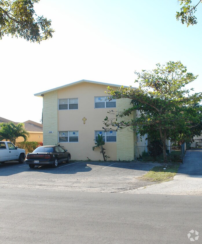 Foto del edificio - 144 NE 9th Ct