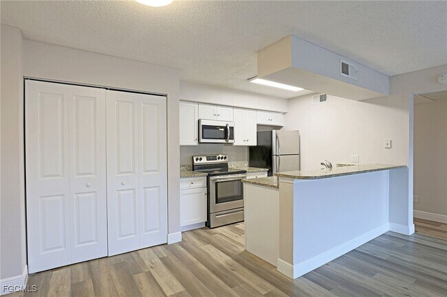 Foto del edificio - 5329 Summerlin Rd