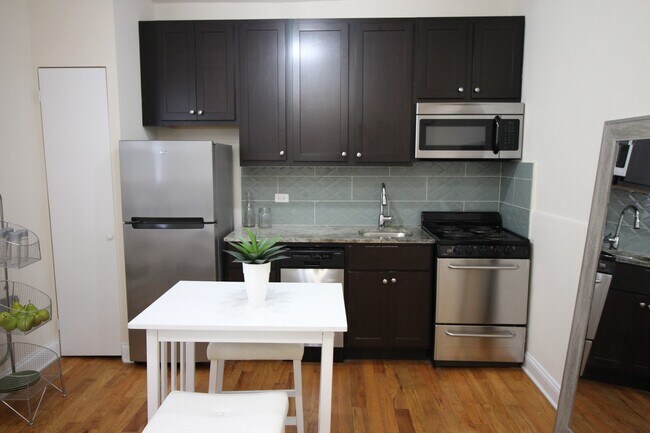 Foto del edificio - 1206 W Granville Ave