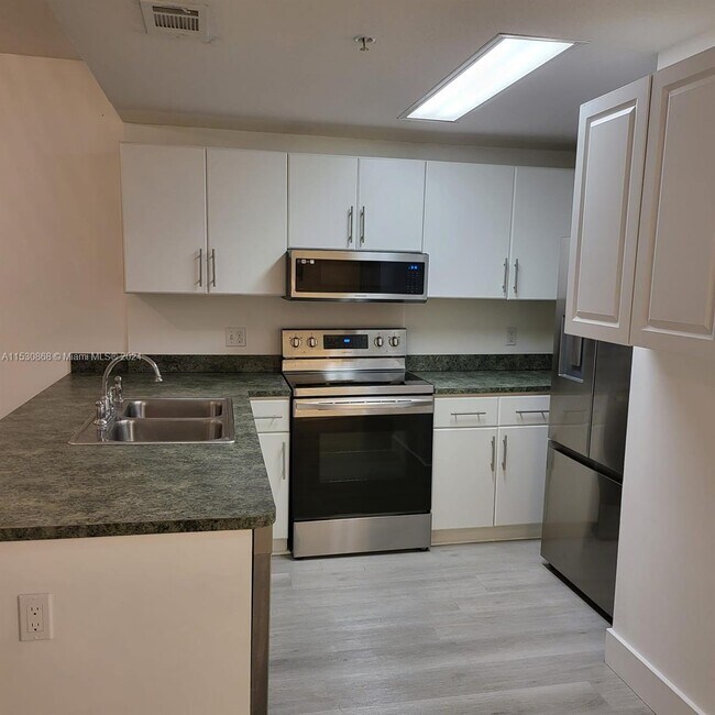 Building Photo - 3410 Coral Wy