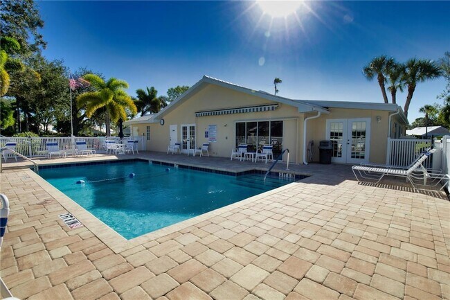 Foto del edificio - 831 Harrington Lake Ln