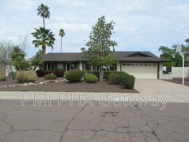 Building Photo - 5312 E Gelding Dr