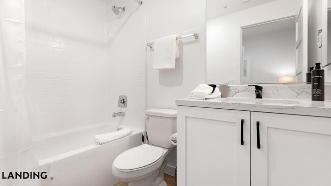 Building Photo - 2555 N Rancho Dr
