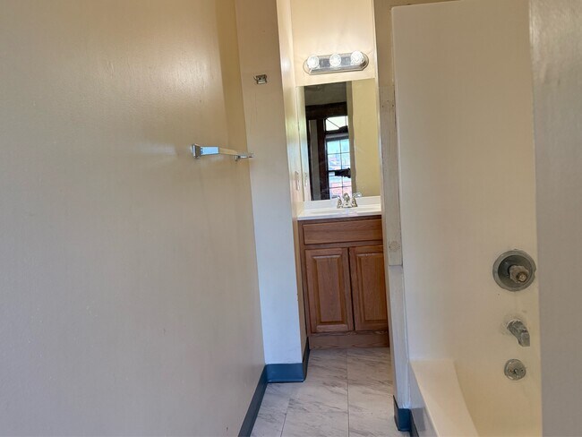 Foto del edificio - 407 Wethersfield Ave