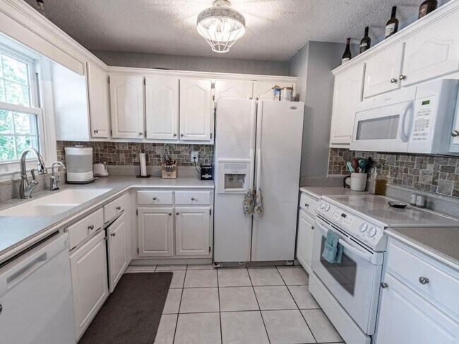 Building Photo - Charming  4-Bedroom Home in Myrtle Beach, ...