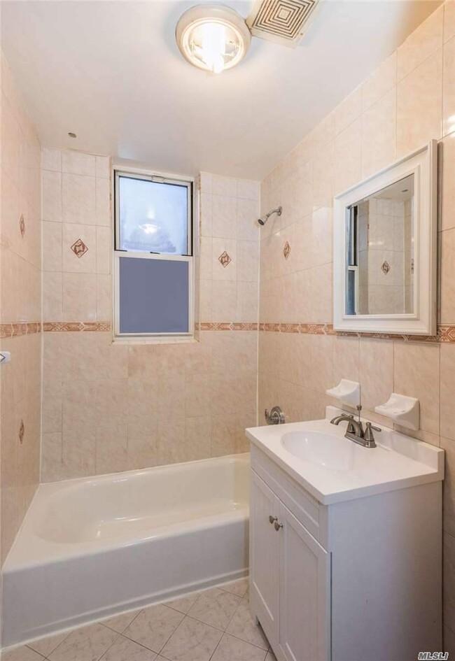 Foto del edificio - 1055 Rutland Rd