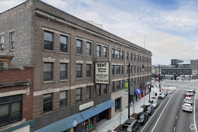 Building Photo - 3166-3172 N Lincoln Ave