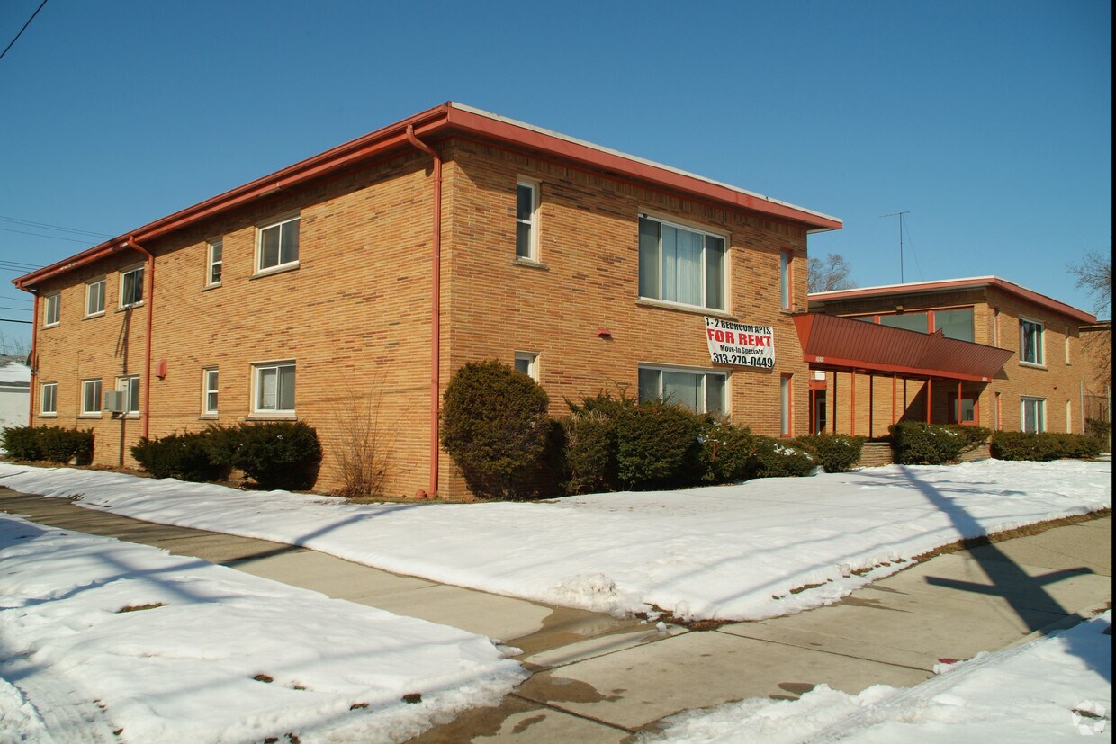 Primary Photo - 16701-16705 Greenfield Rd
