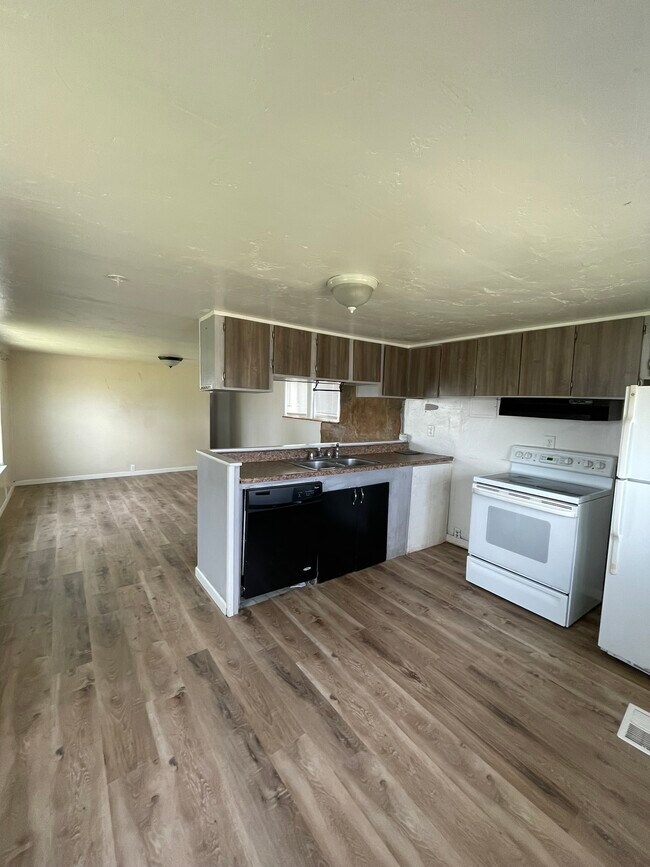 Building Photo - 7504 S 2000 W
