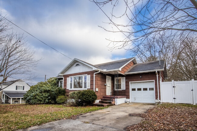 Foto del edificio - 610 Russell St