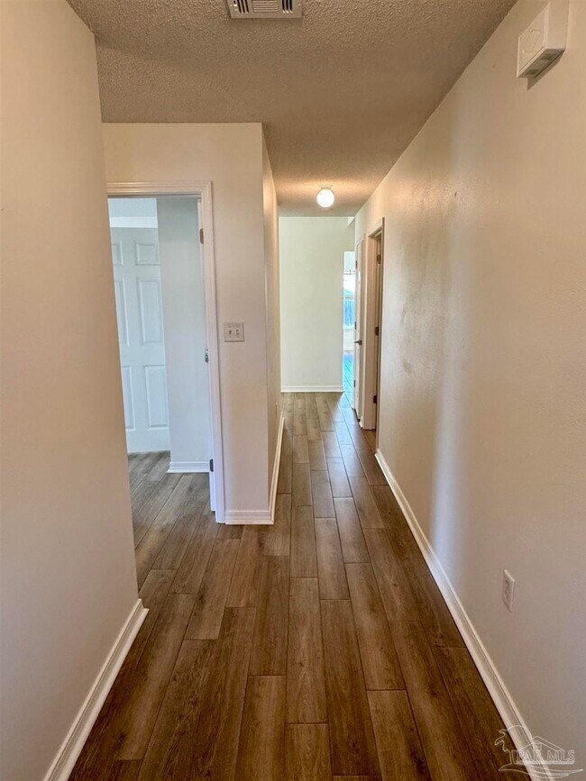 Foto del edificio - 3745 Manhattan Ct