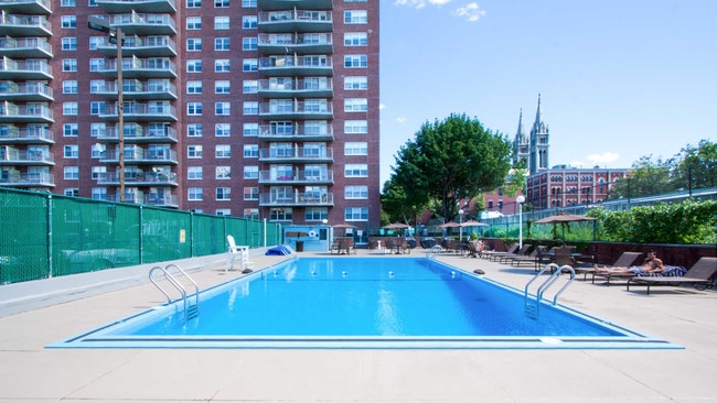 Cityview At Longwood Apartments Boston Ma Outdoor Swimming Pool Cityview At Longwood