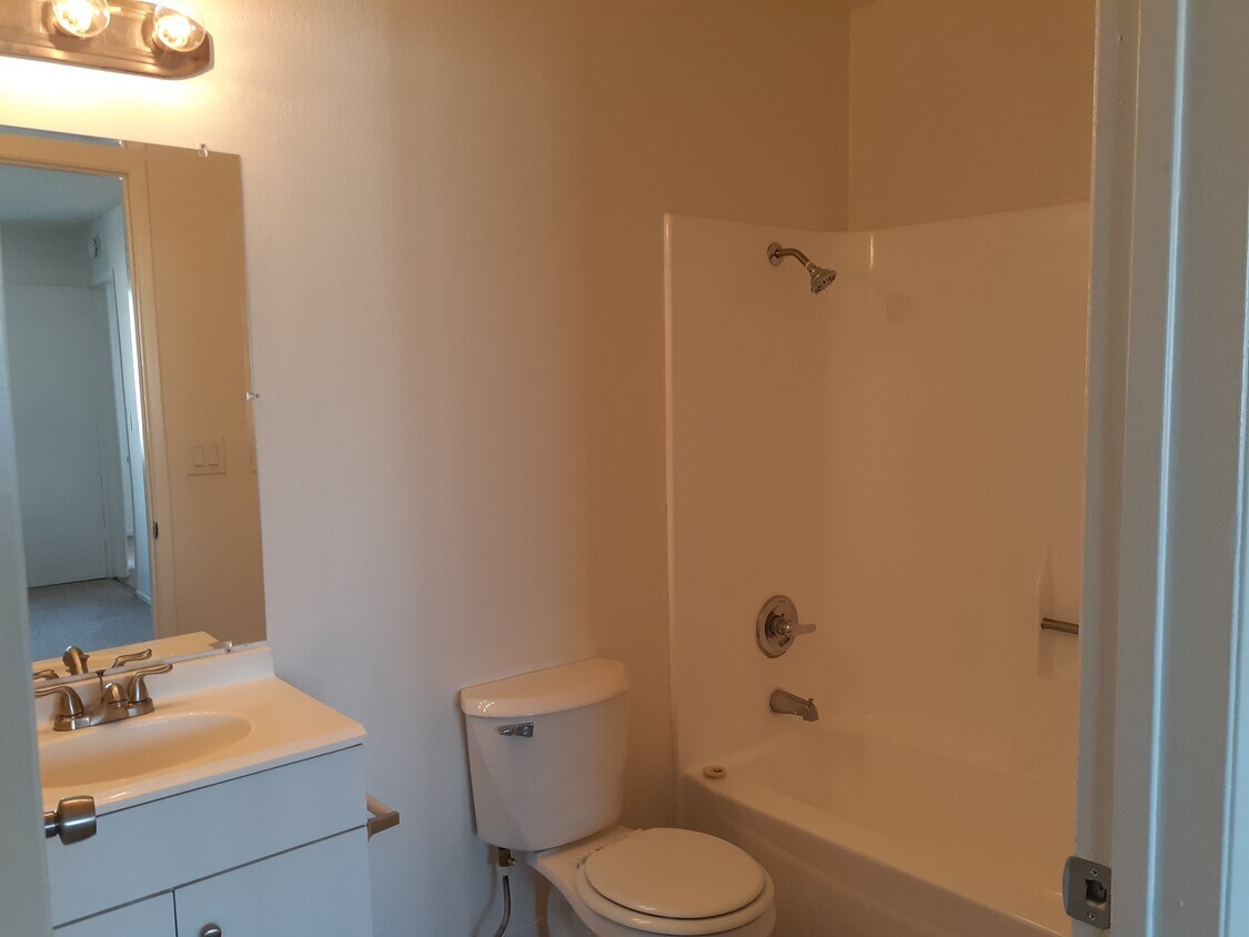 Primary Photo - 216 Cypress Ave