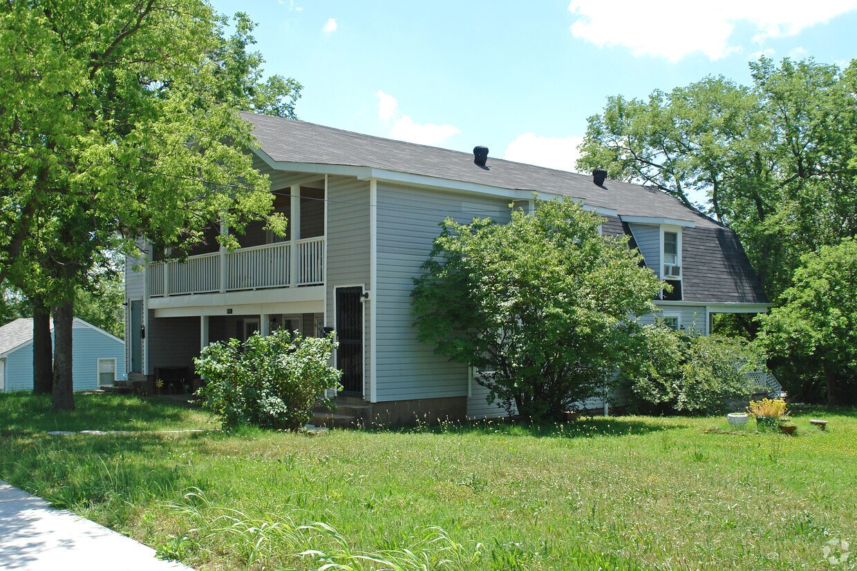 Primary Photo - 1111 W Grove Ave