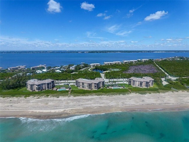 Foto del edificio - 2571 NE Ocean Blvd