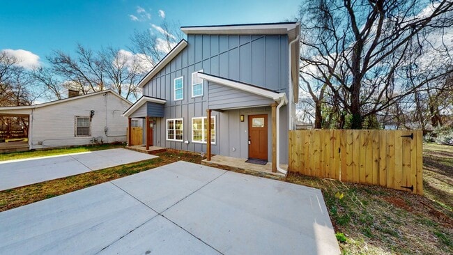 Photo - 538 E State St Townhome