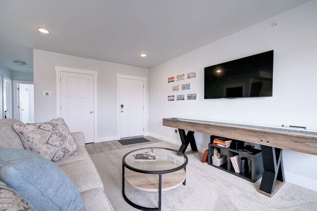 Foto del edificio - 5242 Fallon St