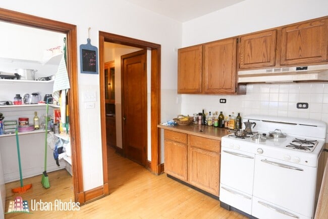 Building Photo - 1408 W Rosemont Ave