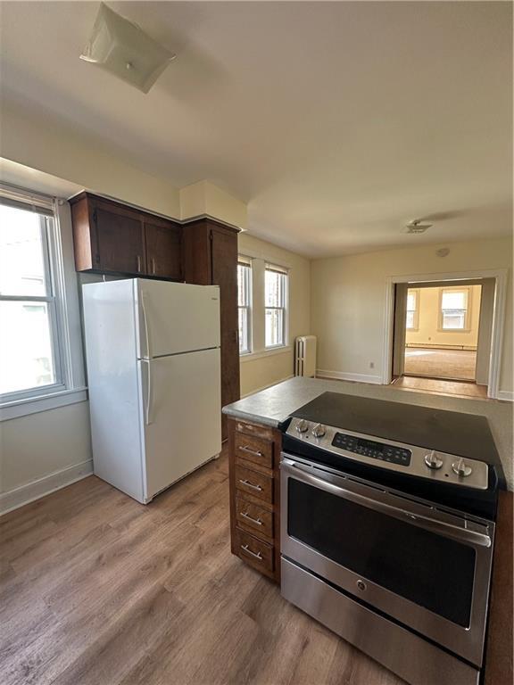 Foto del edificio - 6 Russell Ave