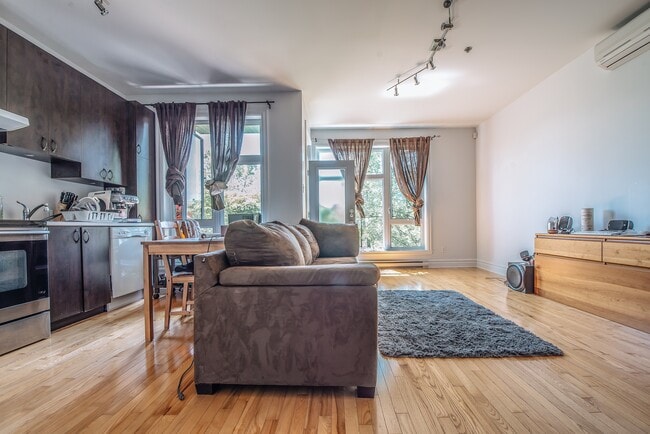 Photo du bâtiment - 5410 Rue Saint-André