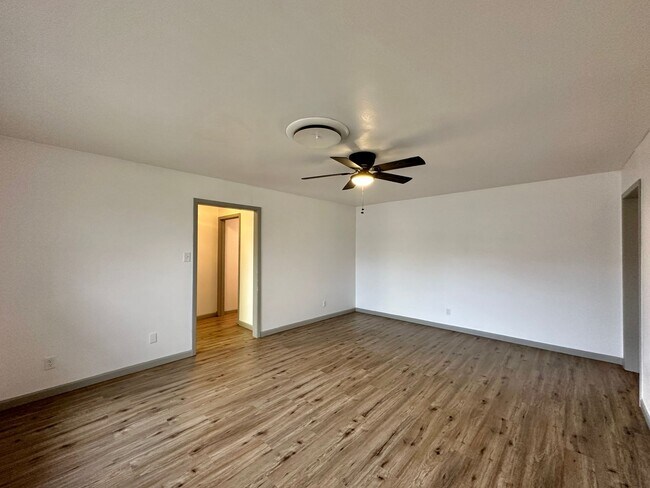 Building Photo - Viewable Now!