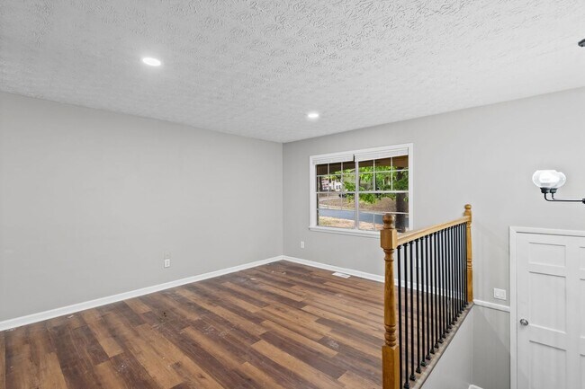 Building Photo - 3100 Fern Valley Dr SW