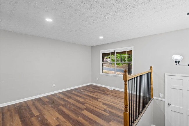 Foto del edificio - 3100 Fern Valley Dr SW